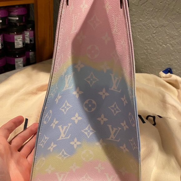 Louis Vuitton OnTheGo Pastel 2020 Escale Authentic - Picture 3 of 12